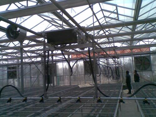 高溫天氣下，如何操作溫室噴灌機(jī)才能保持住產(chǎn)量？